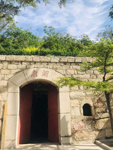 灵山聚龙洞-洞口